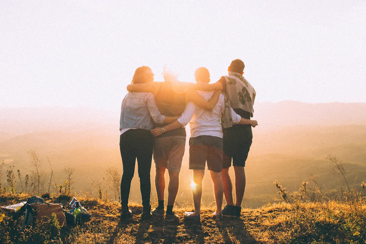 Grupo de amigos en una reunión social